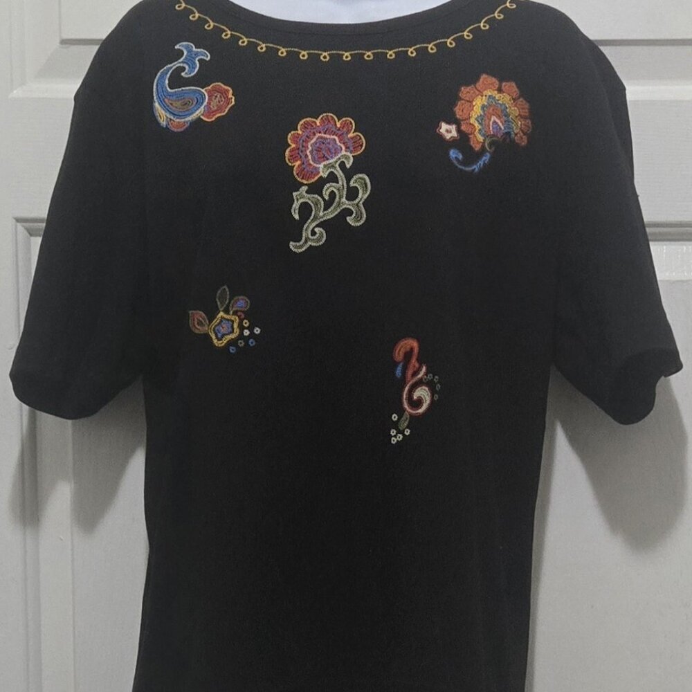 SK and Company Vtg All Cotton Colorful Embroidered Floral Short Sleeve Top
